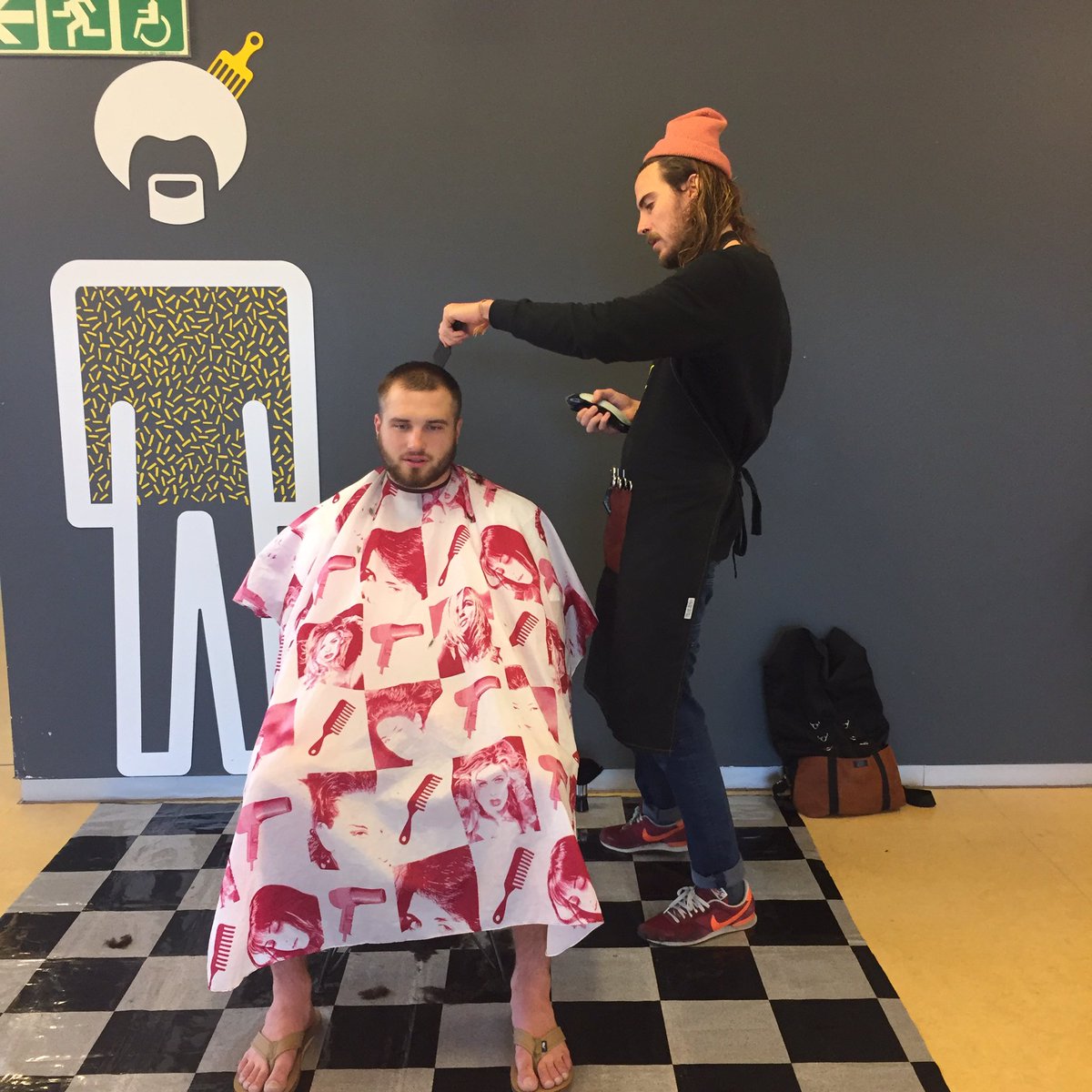 iXperienceCT's tweet photo. Our in-house barber back at it again. #iX2016 https://t.co/exoMKgCfUm