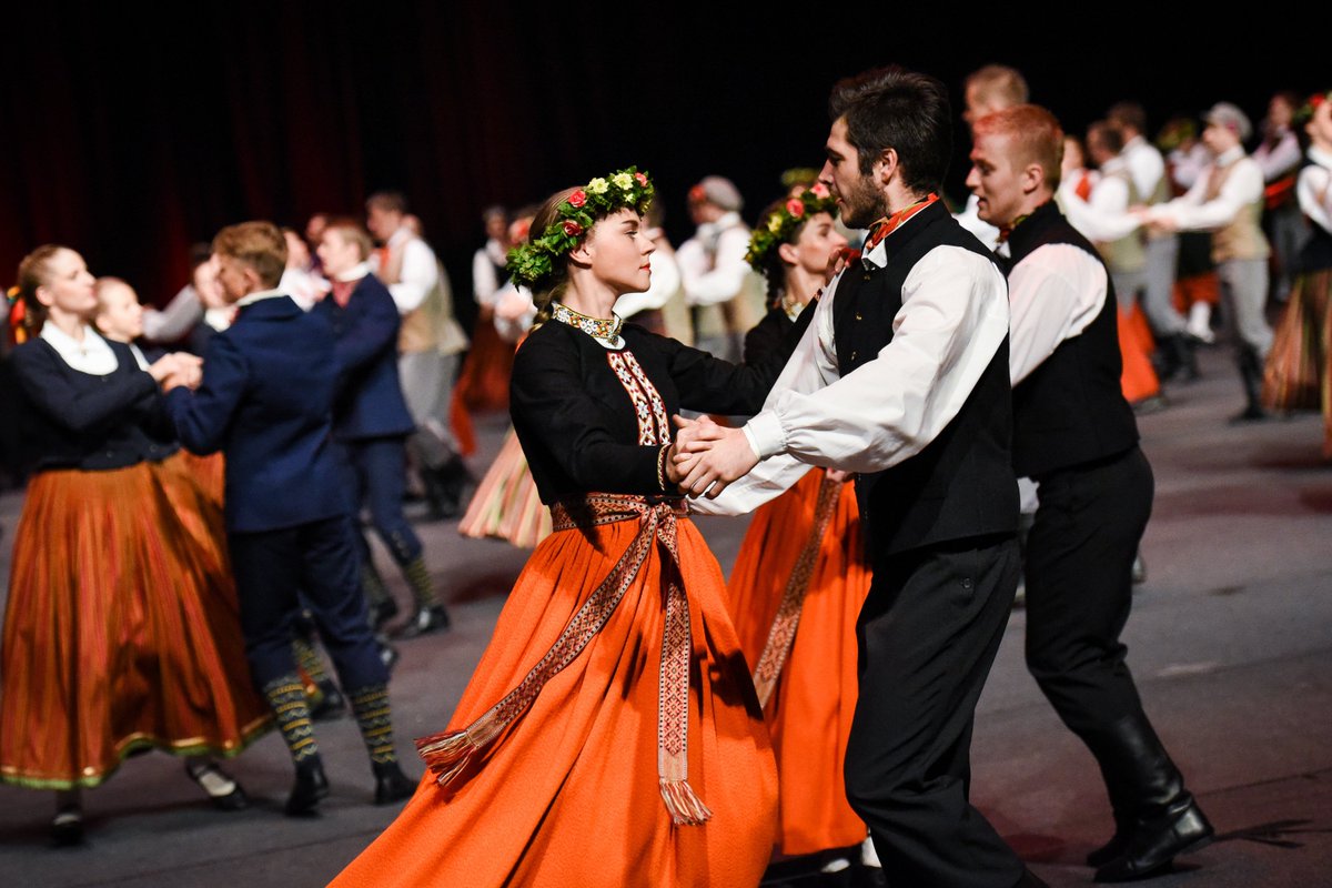 Kurzemes Deju svētki "Pašā jūras vidiņā" fotogrāfijās: lnkc.gov.lv/galerijas/2006…