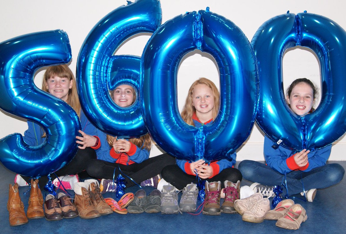 GirlguidingScot's tweet photo. .@GirlguidingScot members collect 5600 pairs of shoes for refugees in time for #RefugeeWeek! https://t.co/C4ihoxahmu https://t.co/ZhAdlcs4MD