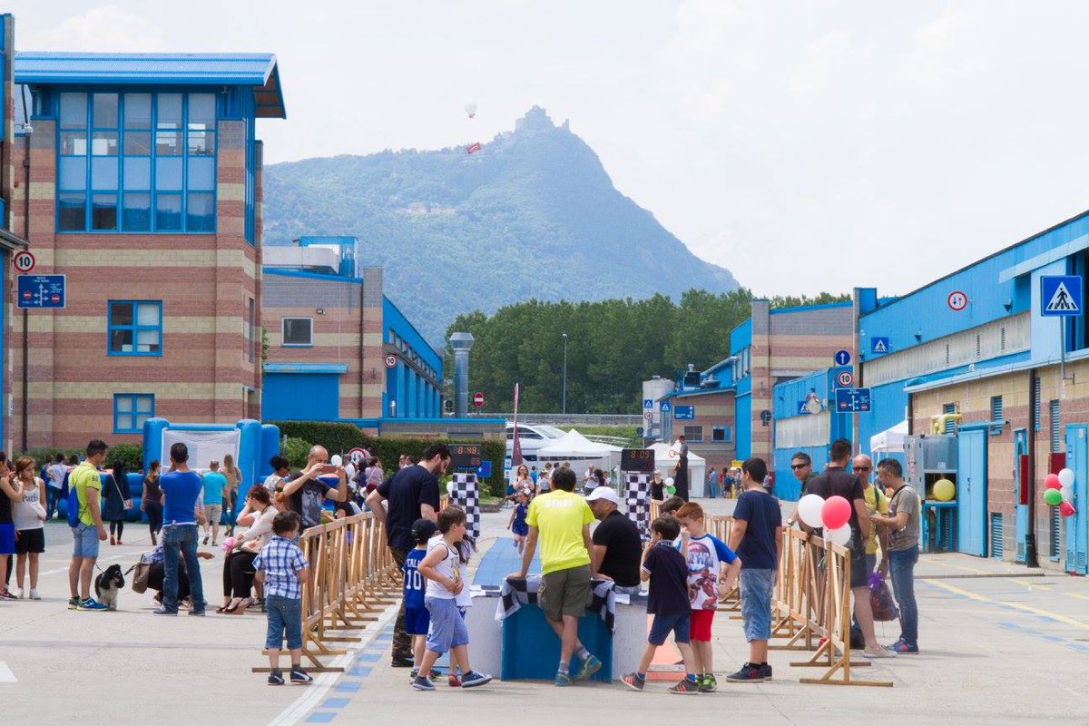 AzimutYachtsHK's tweet photo. #Proud of being a member of #Azimut #Family. #Avigliana #shipyard opened on 12 Jun dedicated to workers' families. https://t.co/lbXGovYfc6