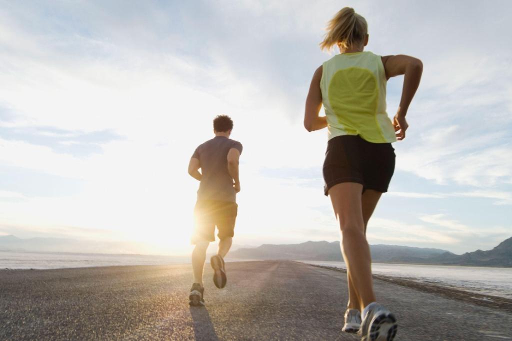 runnersworld's tweet photo. Here are 25 of the most universally accepted rules of running: https://t.co/UCzUGeNB9G https://t.co/NYxlVkD0S3