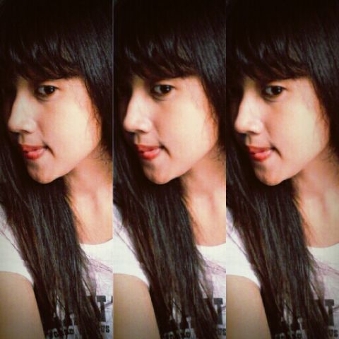 julyejulle's tweet photo. Apa yg anda fikirkan ? Jgn brfikiran yg buruk tntg sya ! Bhahaha #sosmile !! https://t.co/OuGOj83GYv