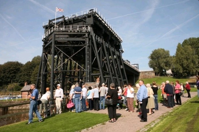 JCPinCheshire's tweet photo. Waterway Operative @CanalRiverTrust #Anderton #Northwich Apply: https://t.co/oByMZBWgb7 #CheshireJobs https://t.co/MgSp7i9CuX