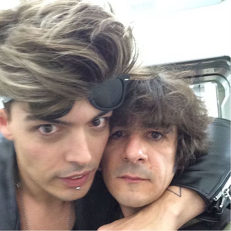 rtl1025's tweet photo. Domani alle 15 #Stash @TheKolors @FrancesNonJova su RTL 102.5 per chiarire ciò che è successo agli #ItalianMTVAwards https://t.co/IJ7NqxOjCp