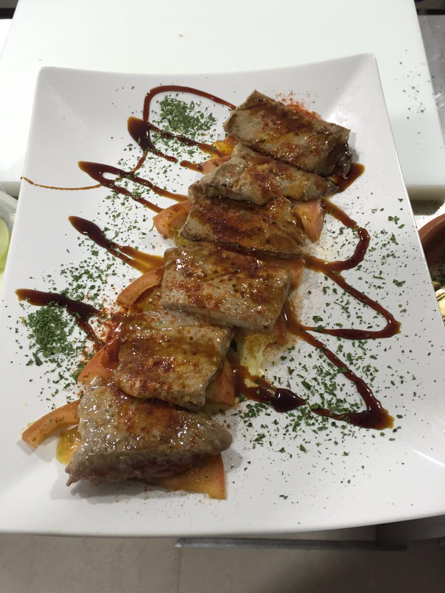 Si tienen buena pinta nuestros platos, más buenos están todavía! Atún recién troceado, todo un placer comerlo!