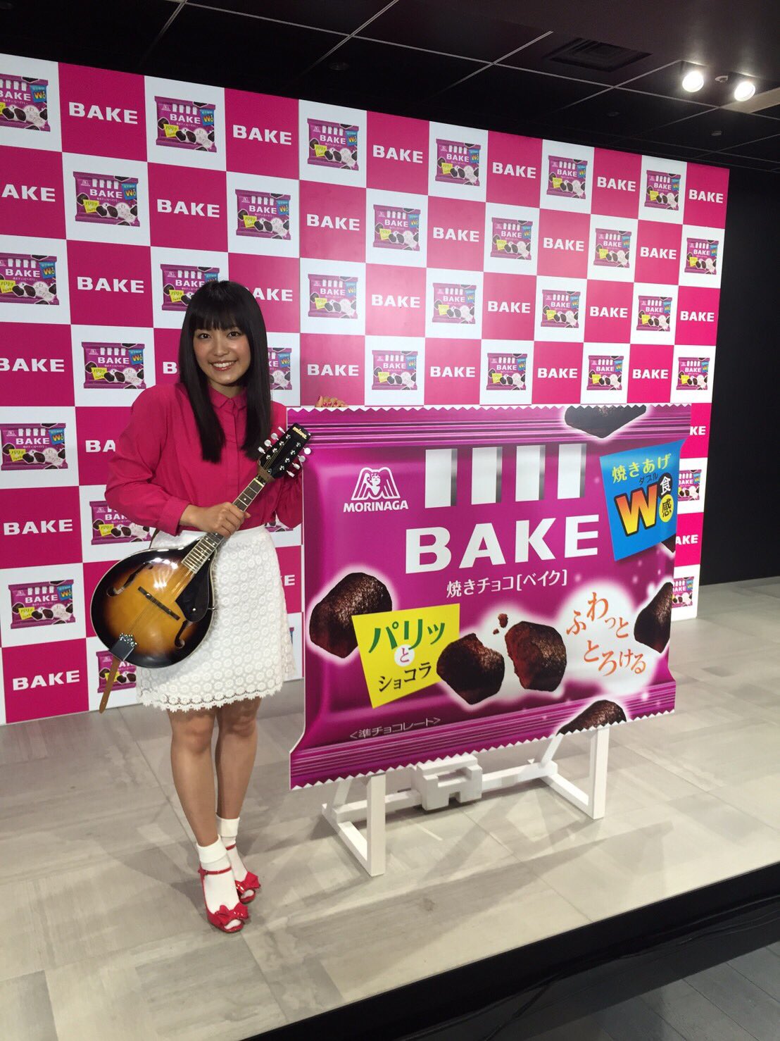 森永チョコレート Op Twitter 明日よりオンエア 森永焼きチョコbakeの新cmキャラクターに Miwaさんが登場致しベイク 今日はその発表会が実施されたベイク オフショットと Bakeで作ったmiwaさんの誕生日ケーキを特別公開ベイク T Co N0owa4dnmv Twitter