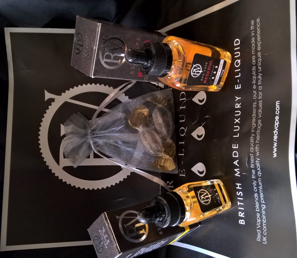 VapingUK_app's tweet image. Thanks to @RedVape for this delivery, smell amazing! 😋 #freesweets! #ecige #vapeon!