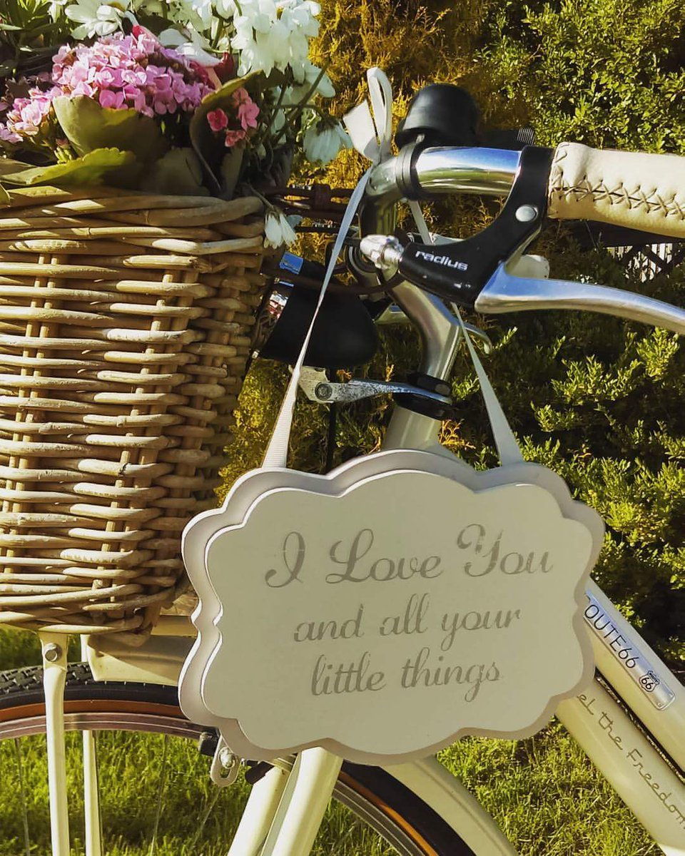 AnnieRuffles's tweet image. Hello Monday! #Vintage #prophire #eventstyling #specialoccasion #civilceremony #christening #Limerickhour #clarehour