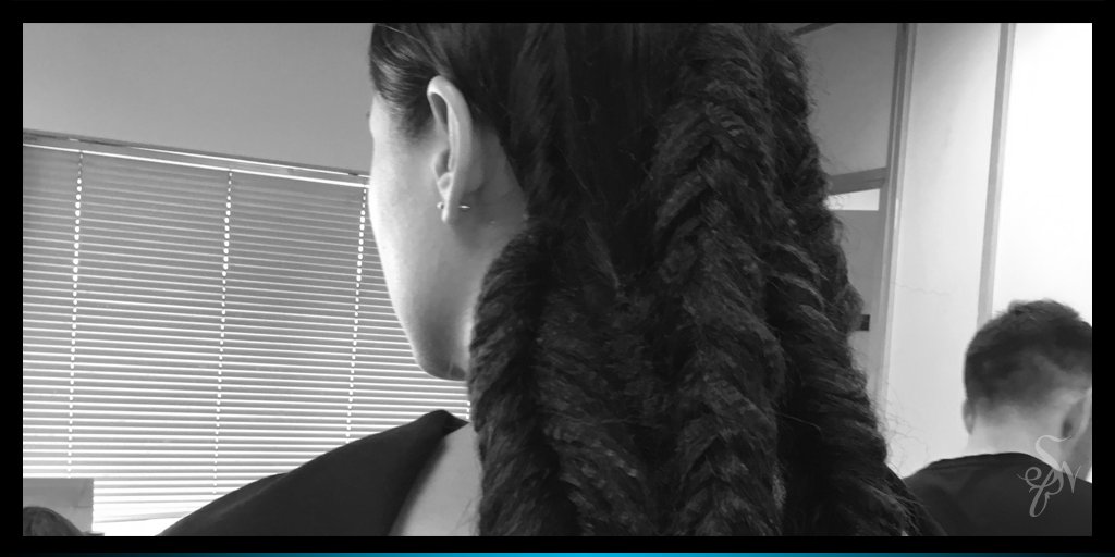 SebastianProEs's tweet photo. Trenzas, crimpers, icónicos… ¡el backstage del #SebastianSDP16 fue pura inspiración! https://t.co/0YbpOoAMBn
