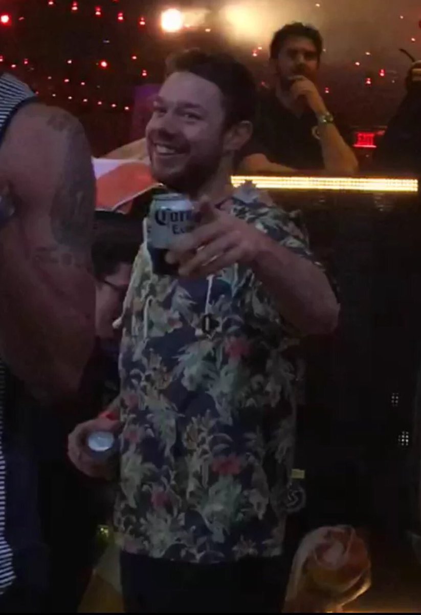 u ever see an GOAT holding 2 coronas? Now u hav 😏🐐