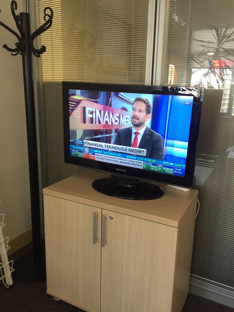 gayeor's tweet photo. .@emreguzer @BloombergHT #fintech #startup #PayUBehind https://t.co/XSLdH6MQXN