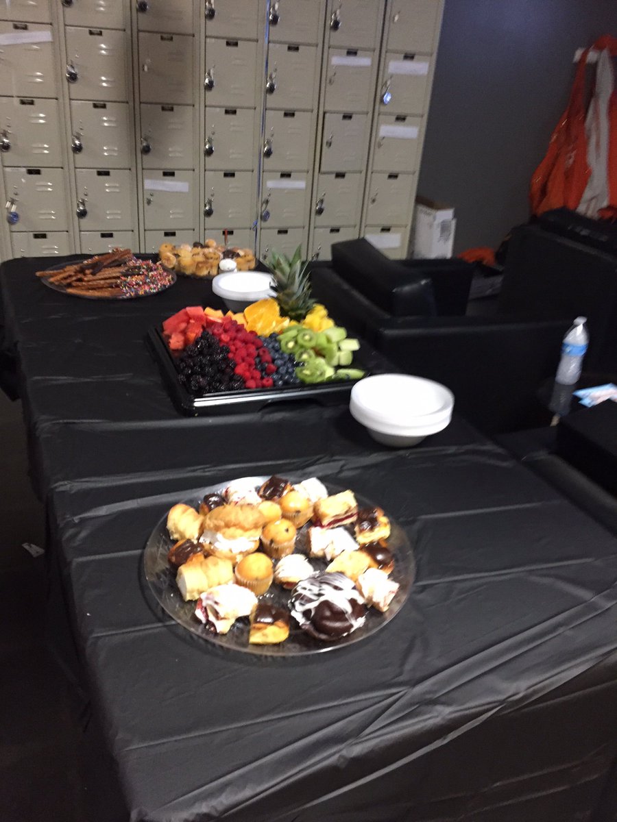 HD2686's tweet photo. FATHERS DAY BREAKFAST🍳☕️🍴@JCHomeDepot @jairoanaranjo1 @lisa_lisadow https://t.co/01YtWNgkbP