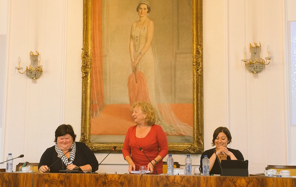 3 vrouwelijke politici pleiten over partijgrenzen heen voor beter statuut #mantelzorger #zorgzondernaam