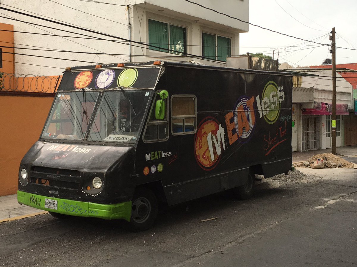 Meatlessbus's tweet image. Aprovecha hoy,de oferta el foodtruck ven a conocerlo a súper precio, más barato que cualquier otro solo hoy llame ya