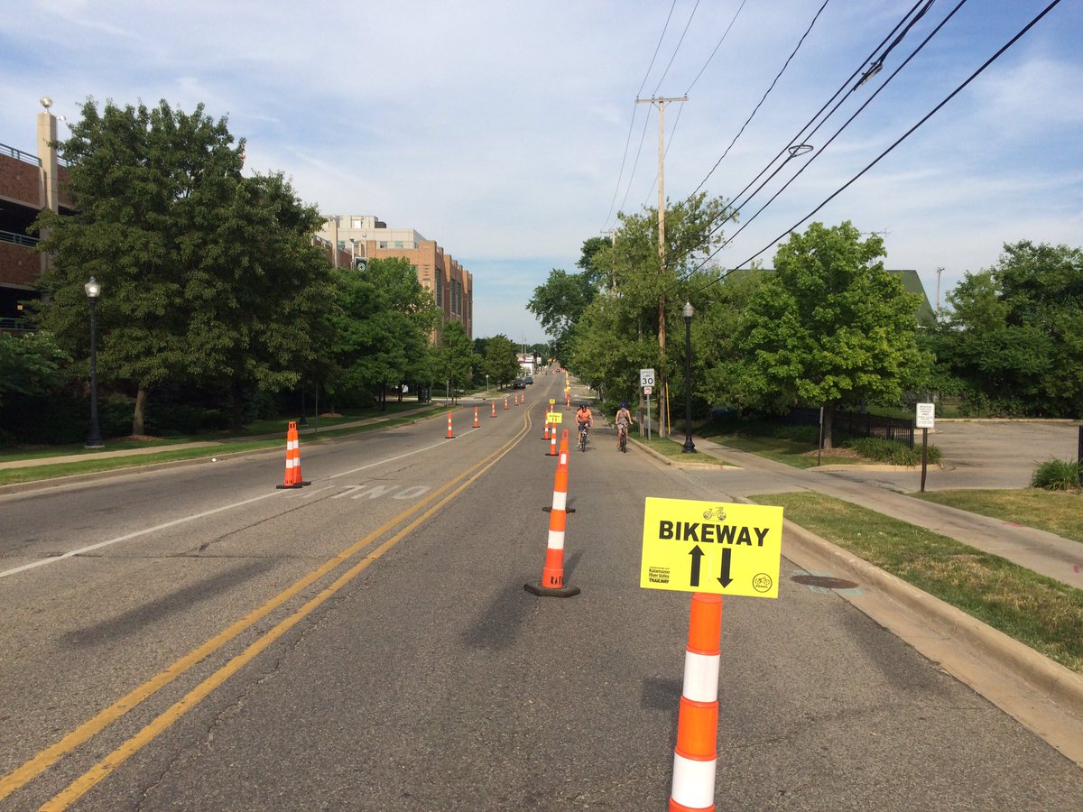 Vine_Neighbor's tweet photo. What did you think of the pop-up bike lane? Loved it? Hated it? Suggestions for improvement? https://t.co/KBfuOIPmtN https://t.co/GjOM5PXUkX