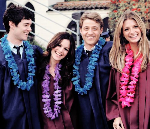ameliegleek's tweet photo. I miss them so much #GleeCast #GossipGirlCast #OTHcast #TheOC https://t.co/4ZcoJyA7Q0