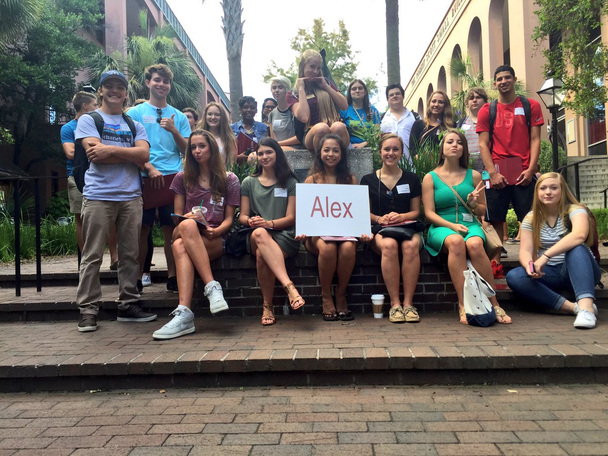 CofcAlexA's tweet photo. welcome session 1!!! #cofc2020 #alexsarmy https://t.co/ln4odUYMeL