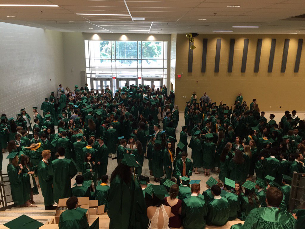 mflandis's tweet photo. Class of 2016 getting ready for the buses to Constitution Hall!
@SaxonScope @langley_2016 https://t.co/Og3gaiC4jM