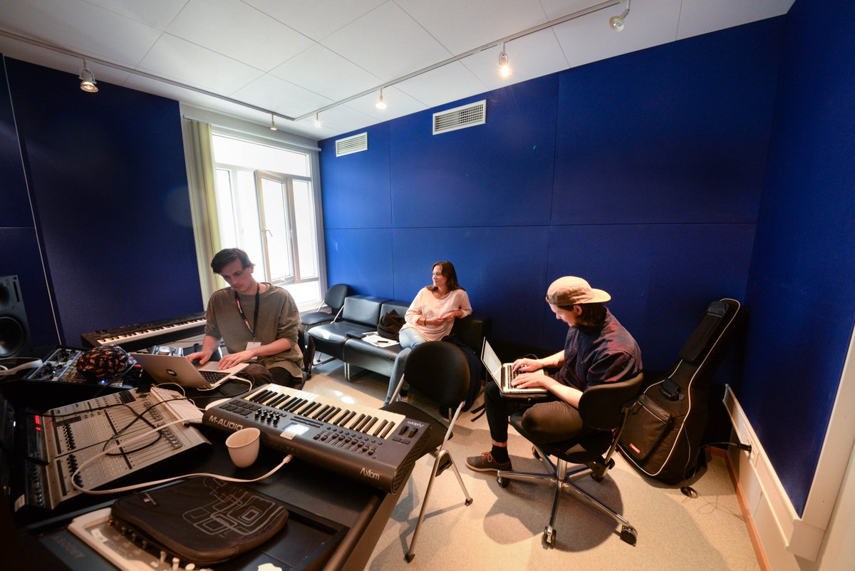 songexpo's tweet photo. Music in the making! #songexpo2016 https://t.co/1m7rwxb15Q