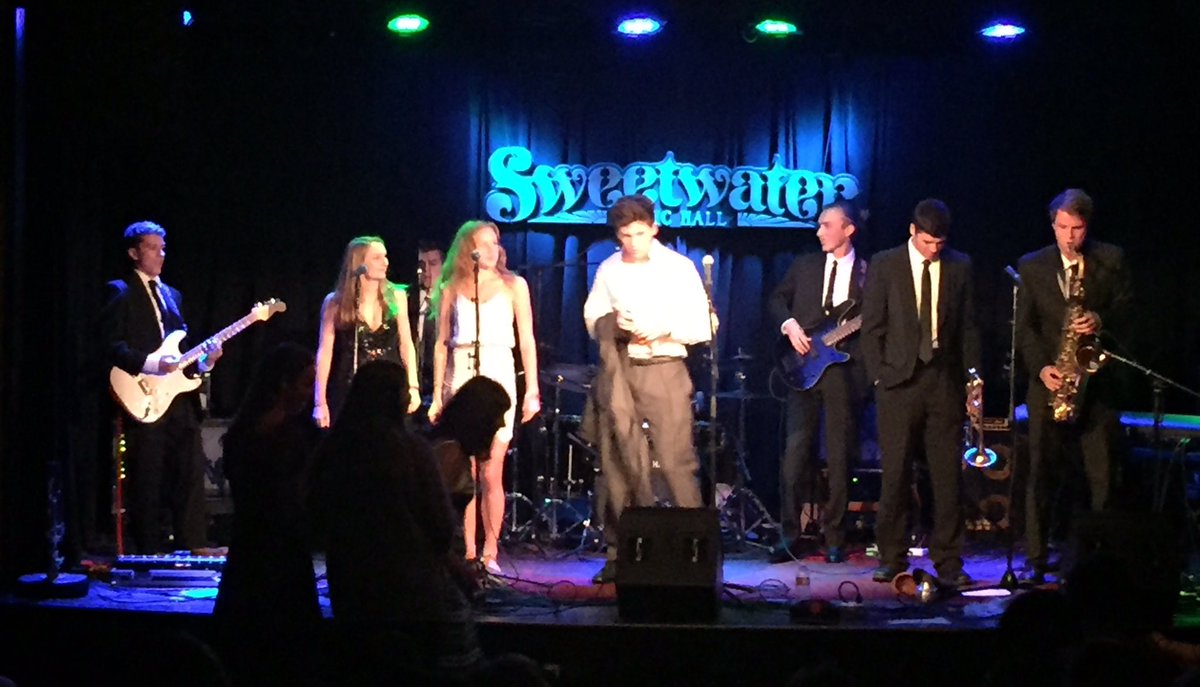 RHSGiants411's tweet photo. Congrats Canopy &amp; Raspberry Planetarium   supporting Ecuador Earthquake relief.  Thx Sweetwater! https://t.co/WQtS7lHFnh
