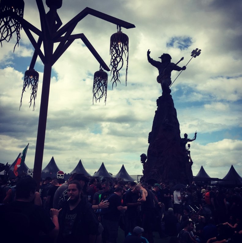 AuthentikBox's tweet image. Week-end Authentik pour l'équipe, nous étions à l'authentique Hellfest :) #hellfest #weekend #fun #food #clisson