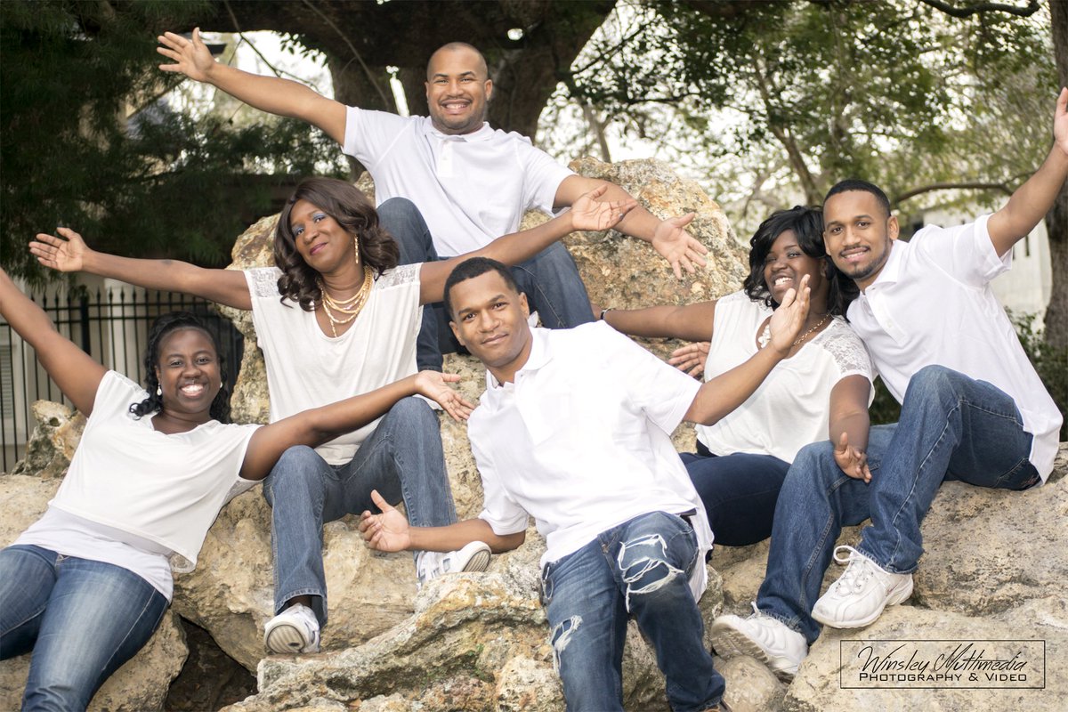 alwinsley's tweet photo. Penn Family! #WinsleyMedia #OrlandoPhotographer #FamilyPortrait #PortraitPhotographer #Orlando #Tampa https://t.co/pFft65kfSy