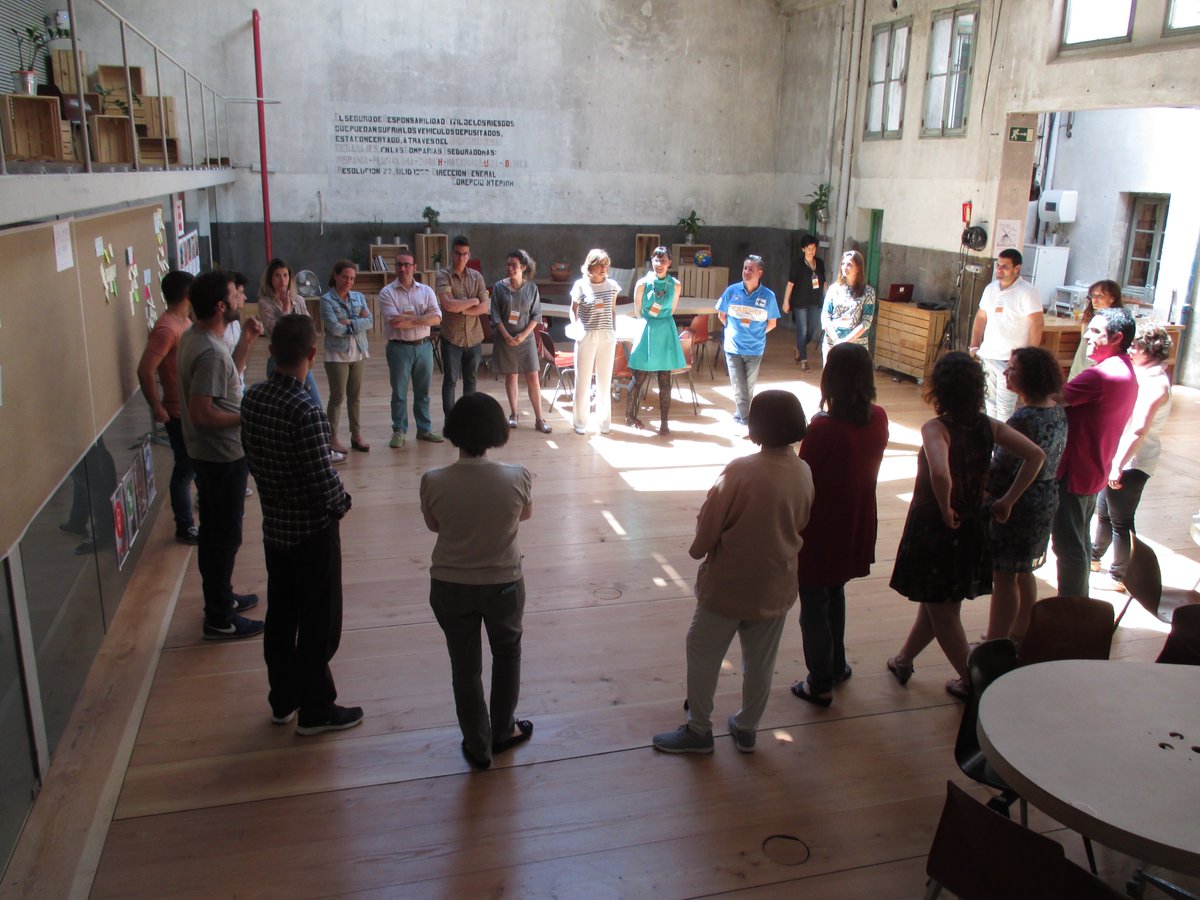 ImpactHubMAD's tweet photo. A equipos más grandes, trabajo más complejo. Los docentes universitarios en #LabICAN de #dfcspain #ColabEduca https://t.co/99jJ0PnCgW