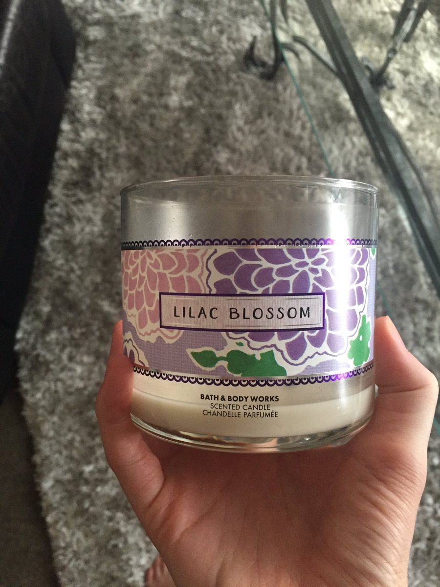 aClearThoughtB's tweet photo. My beloved candle has had its last burn ๐ญ๐ญ๐ญ๐ญ #RIPcandle https://t.co/uuULVa6Agj