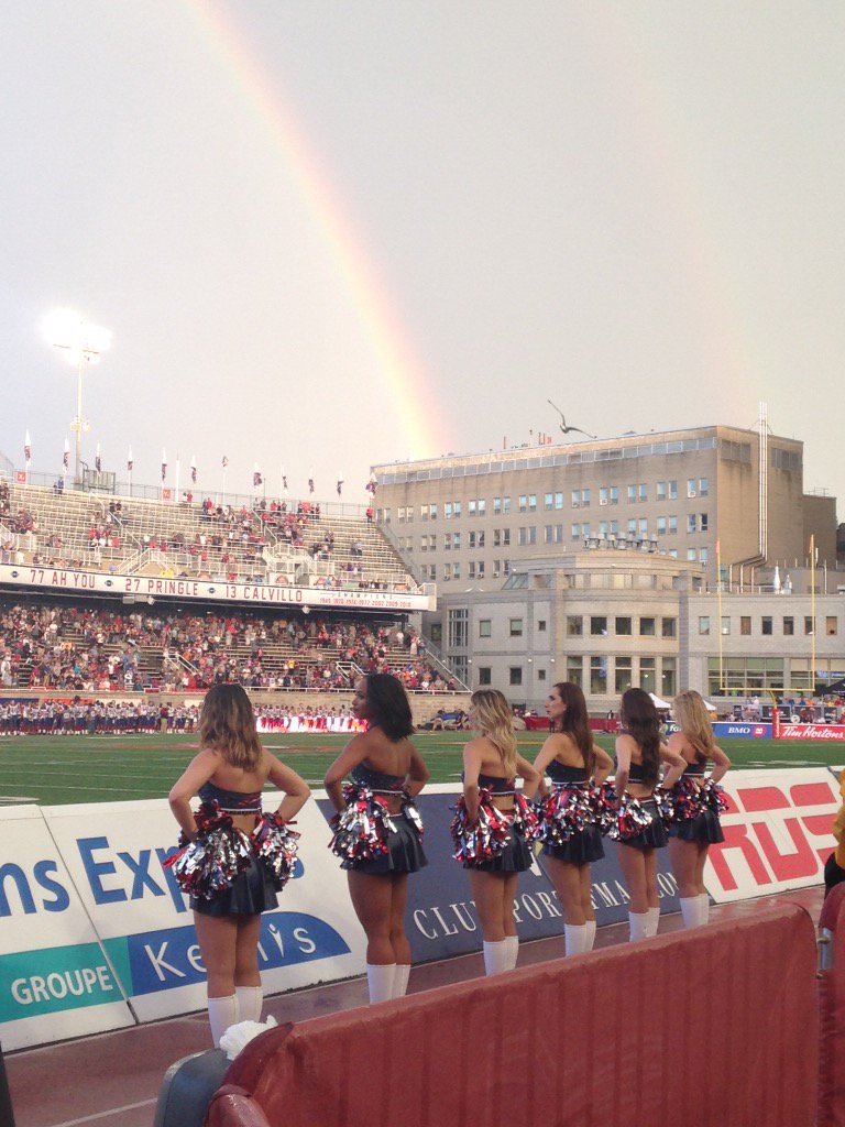 AlsC_Julie's tweet photo. About last friday 🌈🏈 #AlsMTL @AlsCheerleaders https://t.co/odkihw1usr