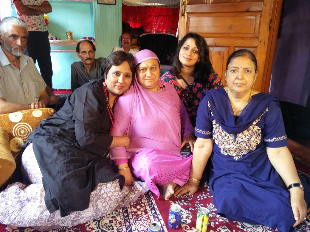 BDUTT's tweet photo. On buck stops from Srinagar our special: Kashmiri Pandits stay in homes of Muslims. Building bridges Netas won't https://t.co/6nugpaFRPy