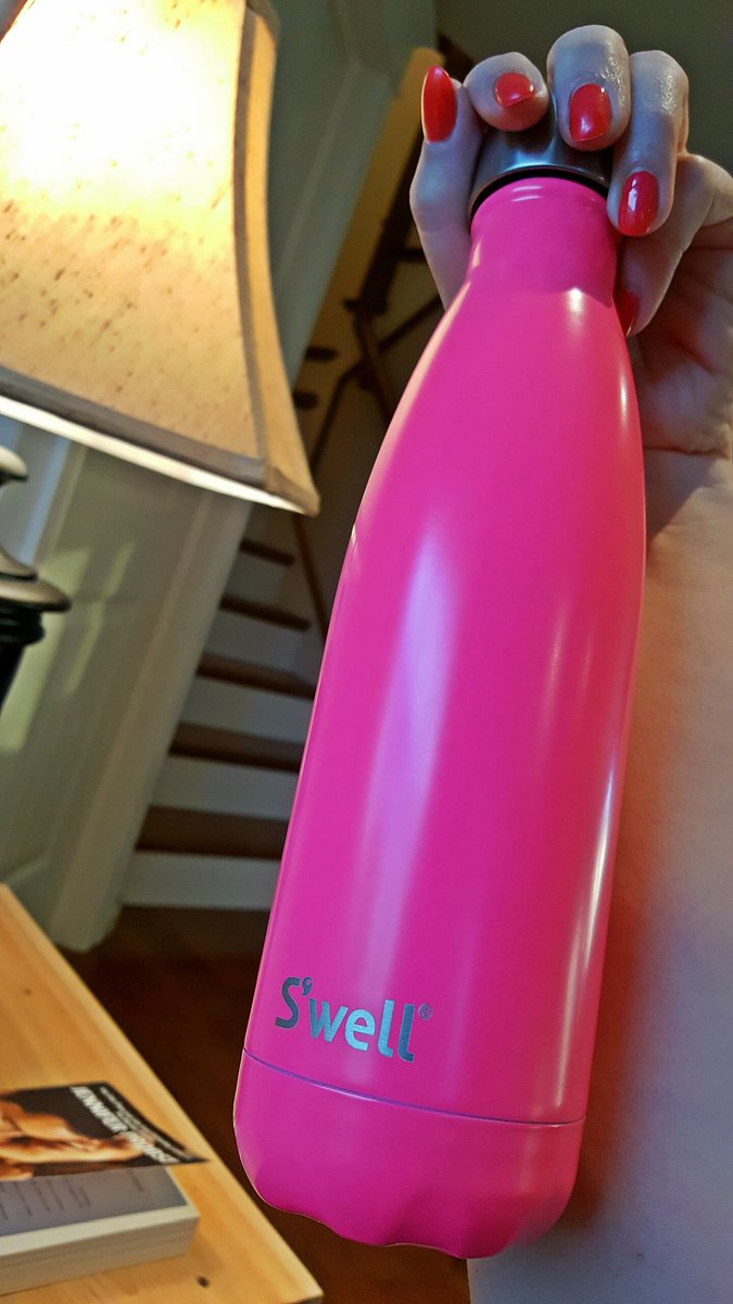 arlenehollett's tweet photo. @swellbottle New addition by my side too. It's my 3rd. Best quality ever, ice stays in tack for 2 days. #loveswell https://t.co/4tsUjMueES