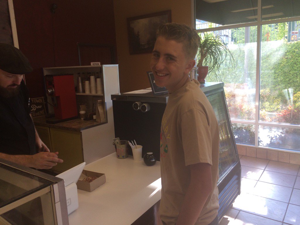 finleyda4's tweet photo. Time for a "sweet" sixteen donut. Happy birthday, Ian! https://t.co/qumWiKrCuq