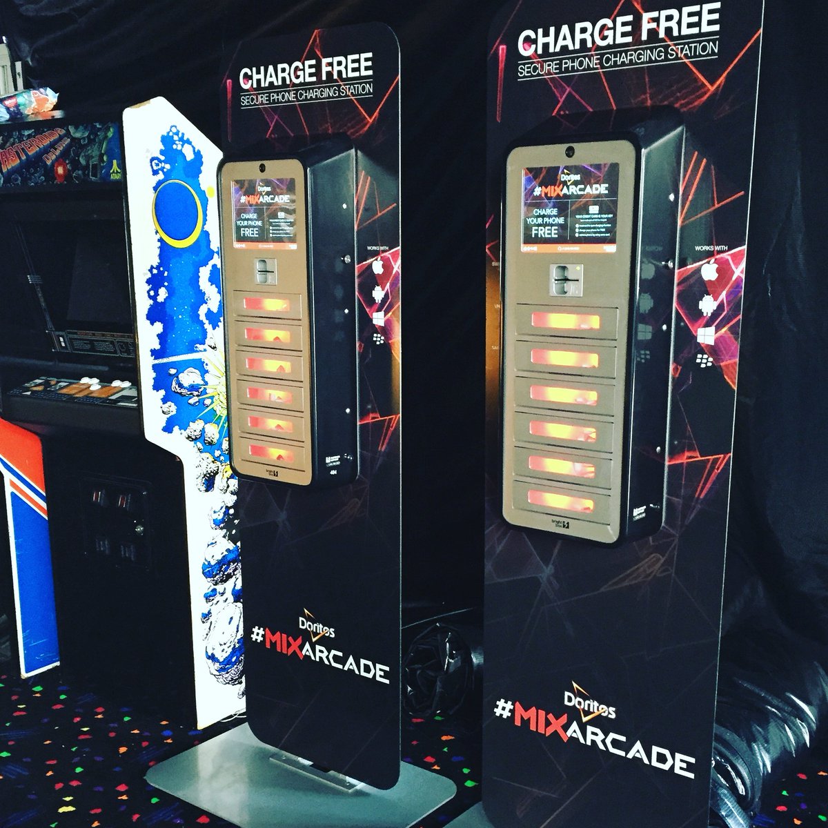 brightboxcharge's tweet photo. Thanks to everyone who #ChargedUp with our Secure Charging Stations @Doritos #MixArcade #E3 what an amazing concert! https://t.co/CD1cd7ddgm