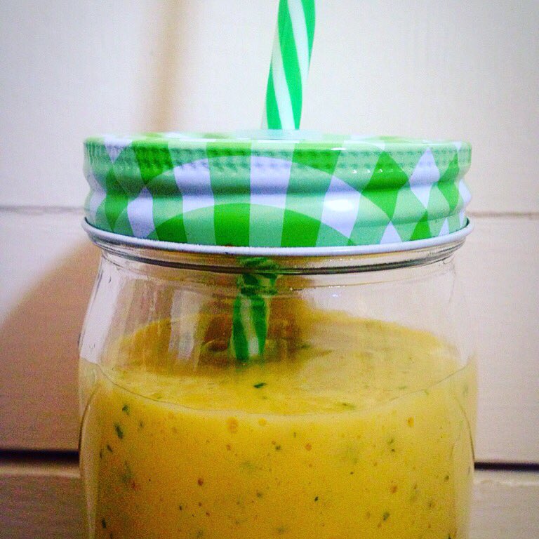 healthywells's tweet photo. #mondaymorning #breakfastclub #mondaymotivation #summersolstice #Bepositive Mango, Vanilla &amp; Almond Shake😋 https://t.co/NJhVHxKvIs