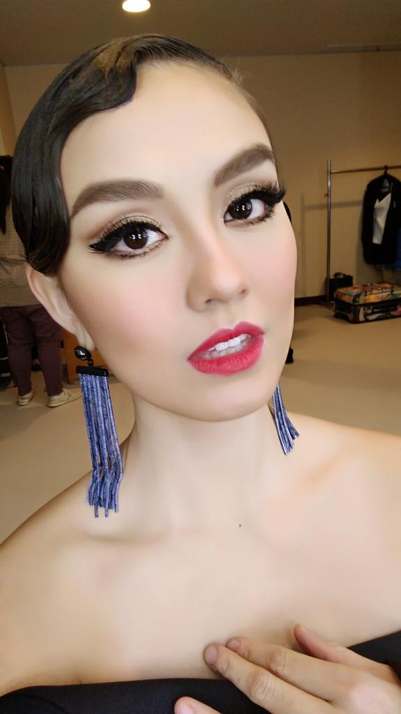 agnezmo's tweet photo. sebentar lg Fitri akan tampil!!!! vote untuk Fitri dan sms ke 95151!! kirim sebanyak2nya!!!! #TEAMAGNEZMO https://t.co/WGjY0MLUwH