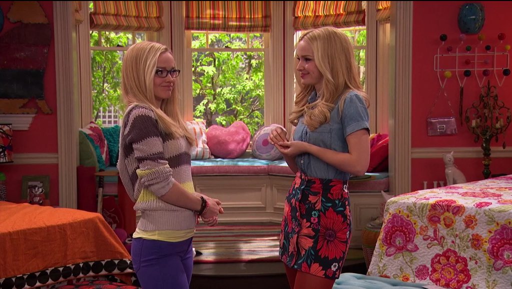 DovesWonderland's tweet photo. #LivAndMaddie #CaliforniARooney Photos from the season 3 finale. @DoveCameron @JohnDBeckTV https://t.co/mfthULt6fO
