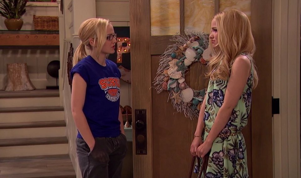 DovesWonderland's tweet photo. #LivAndMaddie #CaliforniARooney Photos from the season 3 finale. @DoveCameron @JohnDBeckTV https://t.co/mfthULt6fO