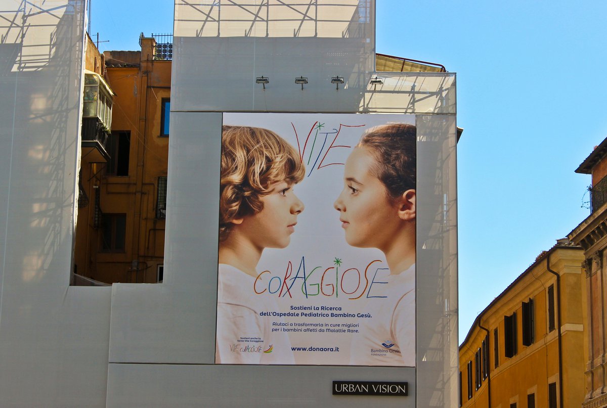 URBANVISIONSPA's tweet photo. Urban Vision ospita la campagna per @vitecoraggiose con @bambinogesu a Roma in piazza del Parlamento https://t.co/1GUhEizVEZ