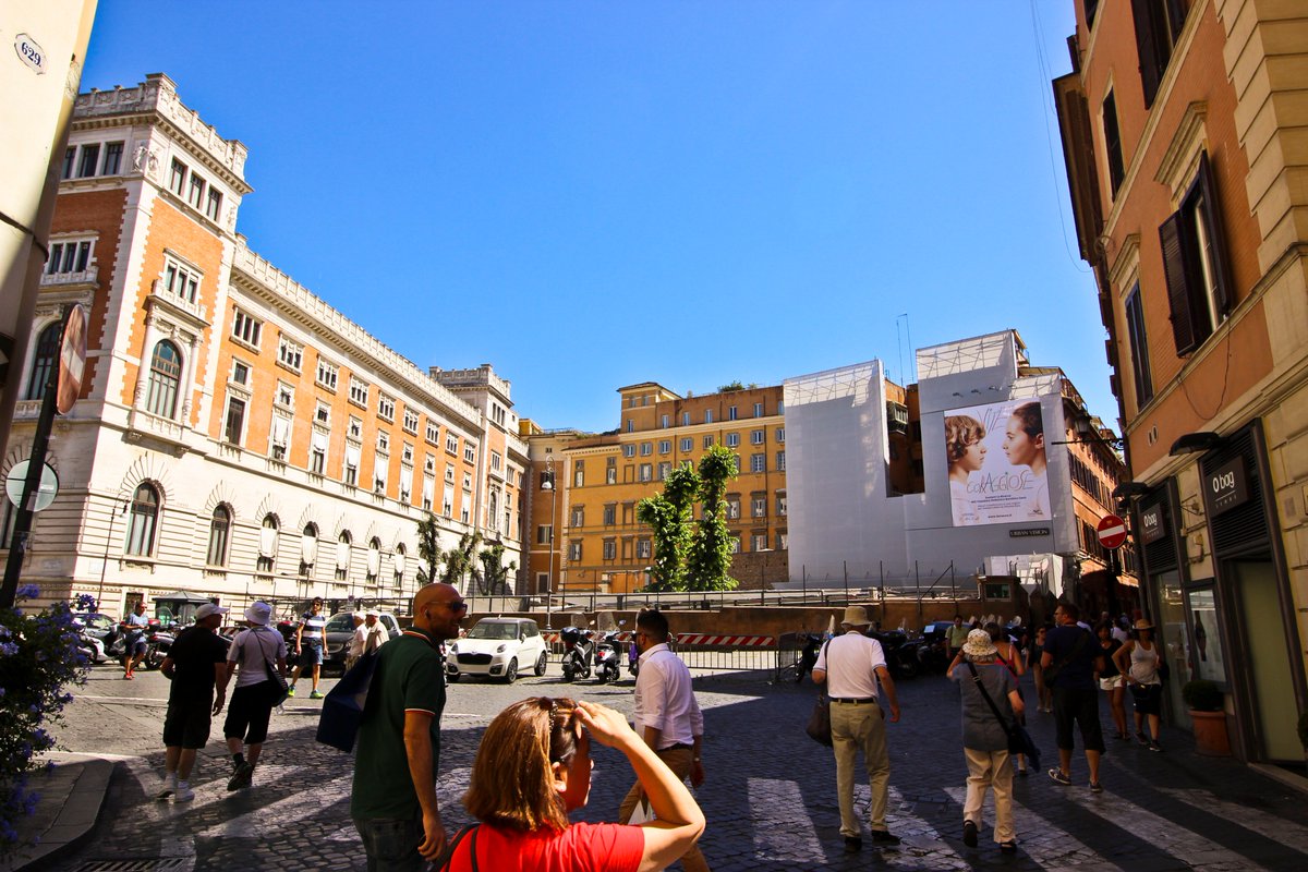 URBANVISIONSPA's tweet photo. Urban Vision ospita la campagna per @vitecoraggiose con @bambinogesu a Roma in piazza del Parlamento https://t.co/1GUhEizVEZ