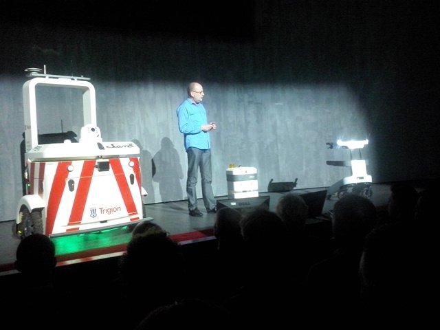 DesireeRosier's tweet image. Kleine en grote Sam &amp;amp;Lea #zorgrobot #IQjaarevent Katwijk