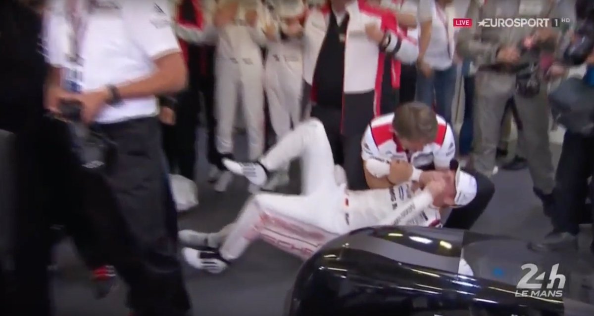 GDBtv's tweet photo. Instant émotion : l’arrêt de la Toyota numéro 5 aux 24H du Mans hier :-( https://t.co/XLOktOwpSU https://t.co/I2q4piUI9Z