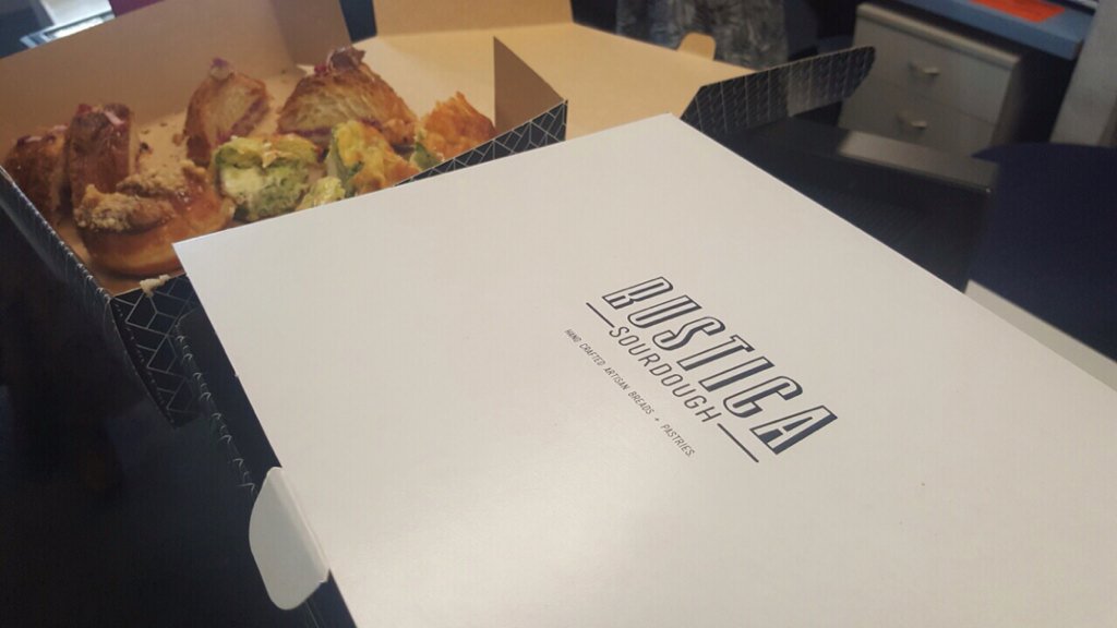 SealaneFS's tweet photo. Seriously amazing bread food        #must #try #asap https://t.co/3hOWOZGoX2