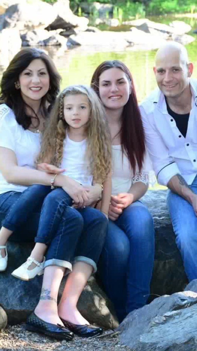 KerriPerkins11's tweet photo. if your not helping @lizamel13 your harming!! #fillthebucketformelissa @TheEllenShow @Madonna  @TheRock https://t.co/YWz5sS6o4Y