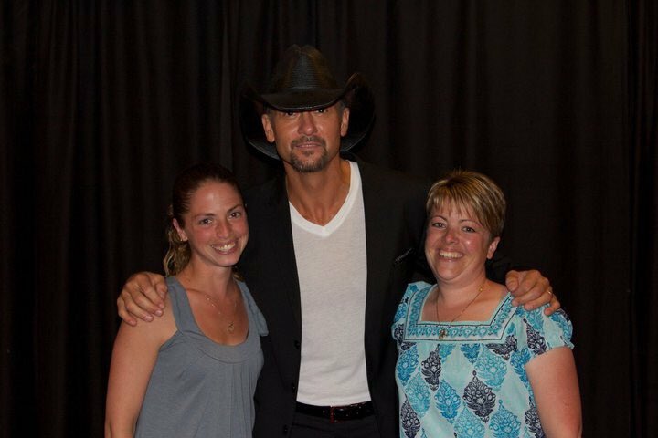 number22007's tweet image. 5 yrs ago today this happened by pure chance. @TheTimMcGraw changed his pre-show to meet n greet. Dreams come true🇨🇦