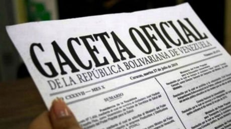 ElNacionalWeb's tweet photo. Decretan en Gaceta Oficial extensión del horario especial para la administración pública https://t.co/JS9A74ZfgN https://t.co/oL68lKnh6C