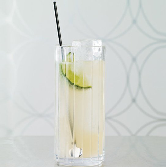 These are the best drinks to sip on while whipping up a weeknight dinner. fandw.me/295QtE8