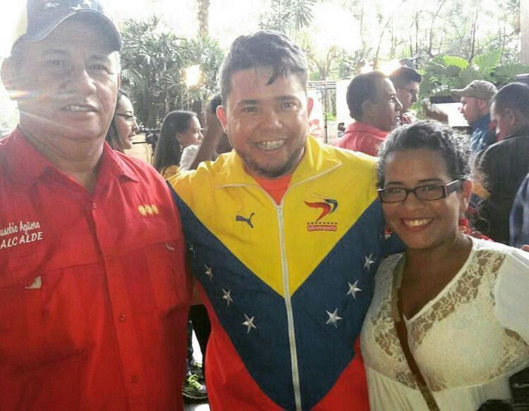 Bajofuegotv's tweet photo. Via 🔊 @nuerlis18 - #GeneraciónChávez #IgersChavistas #GuerrillaDigitalChavista #CongresoD… https://t.co/hpzbF2byCg https://t.co/bQjjzpRFql
