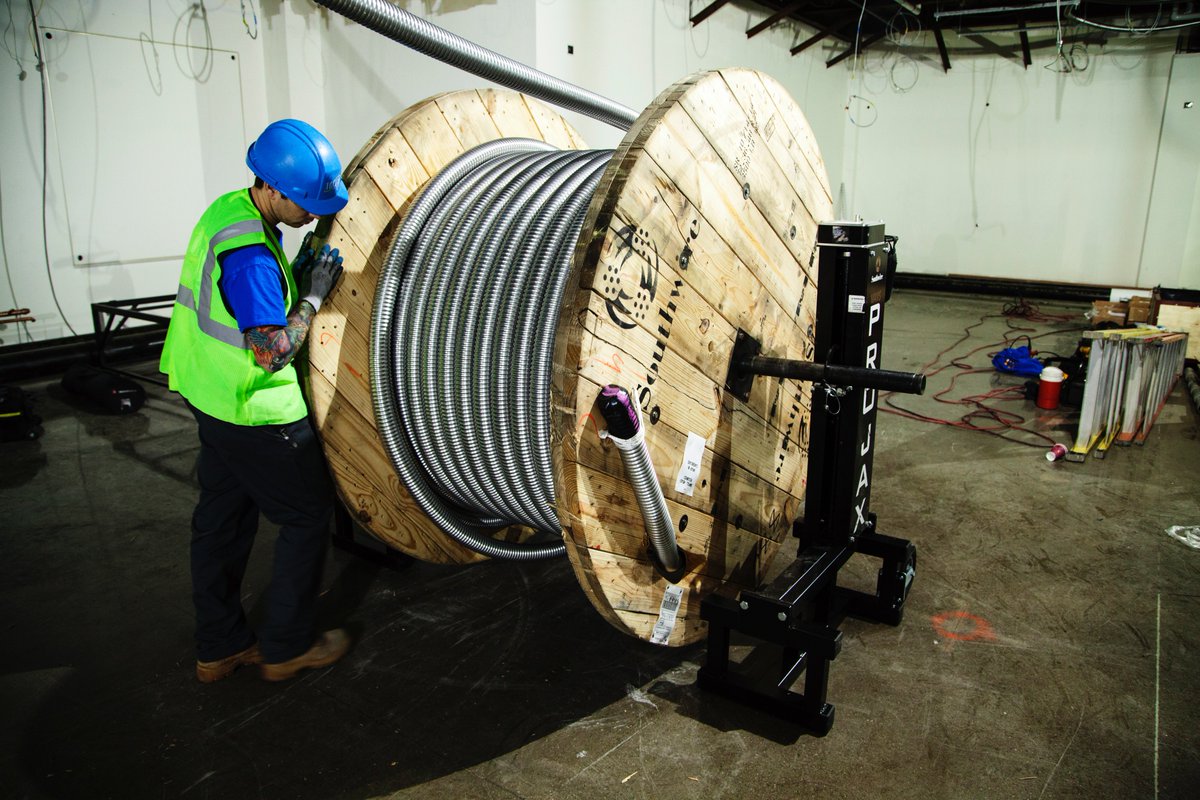 ryanfilming's tweet photo. Best 6'000lb reel jacks in the biz! Projaks! Lifts with a drill! https://t.co/F2d5YHhWuh #tools #equipment https://t.co/HMEMwJijaG