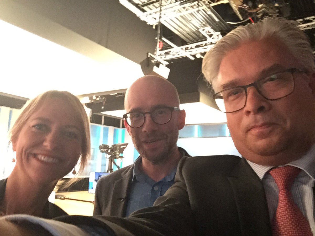 ThomasBerntH's tweet photo. #Brexit Vi gør klar til debat om brexit @nynnebc @LoneKj_AL @thomasbarnebeckandersen https://t.co/129dG3NDAj