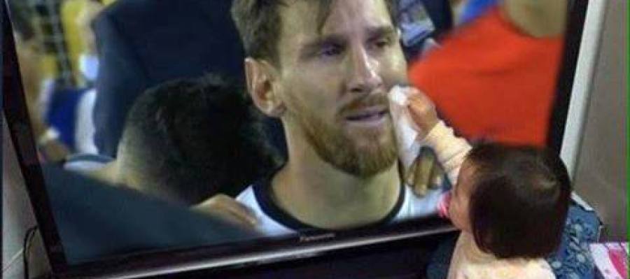 A3Noticias's tweet photo. El viral de la niña japonesa que seca las lágrimas a Leo Messi https://t.co/XlOYQthC7W https://t.co/jXcCcMbkZ1
